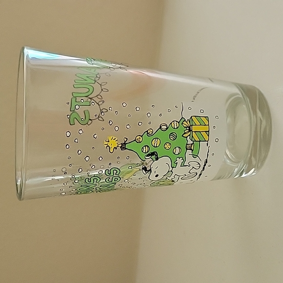 Seasons Greetings!! PEANUTS14OZ GLASS W/CHARLIE BROWN, WOODSTOCK, SNOOPY IN SNOW - Picture 3 of 5